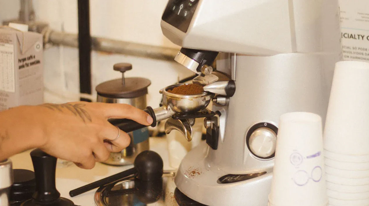Flat vs Conical Coffee Burrs: A Complete Guide to Choosing the Right One