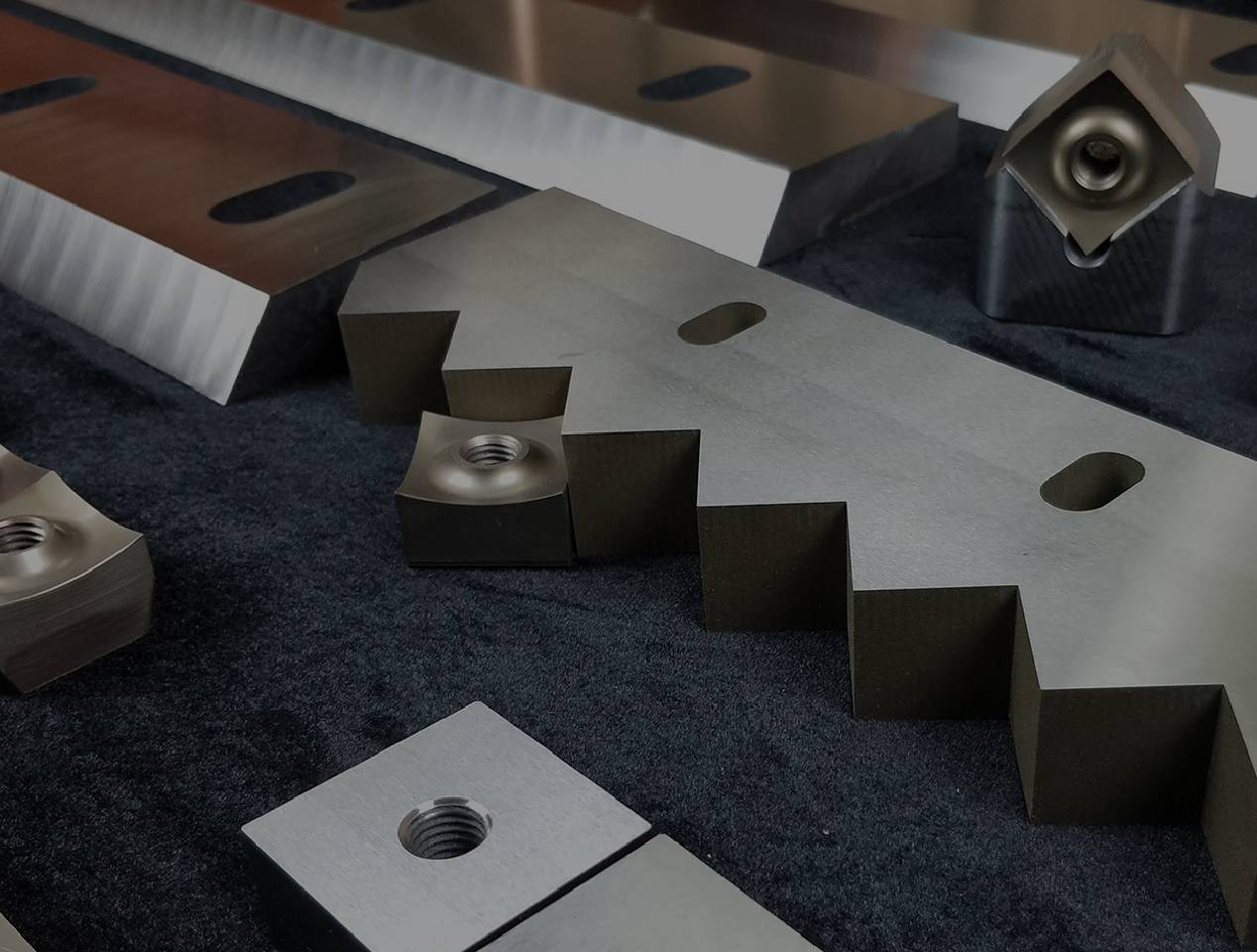 How to Choose the Right Blade for Cutting Plastics: A Complete Guide