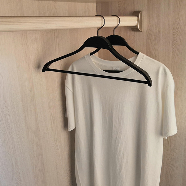 bulk-black-plastic-clothes-hanger-with-bar-for-pant-suit gallery 3