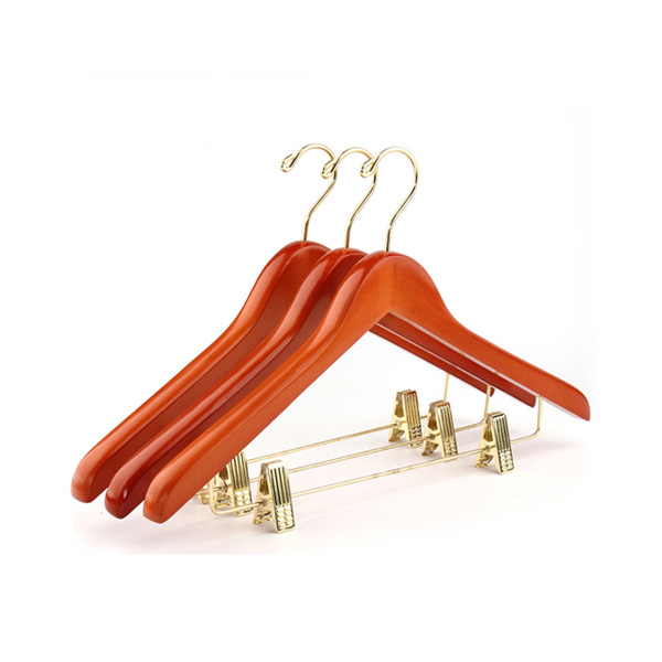 Choose Hangers for Your Winter Clothes