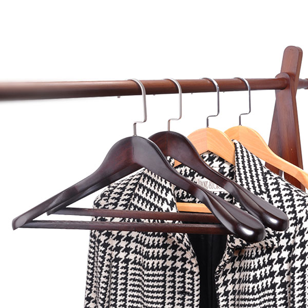 Hanging Skill of Clothes with Hangers