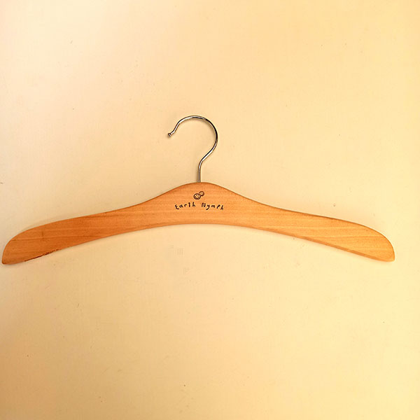 kids-wood-coat-clothes-hangers-with-customized-logo
