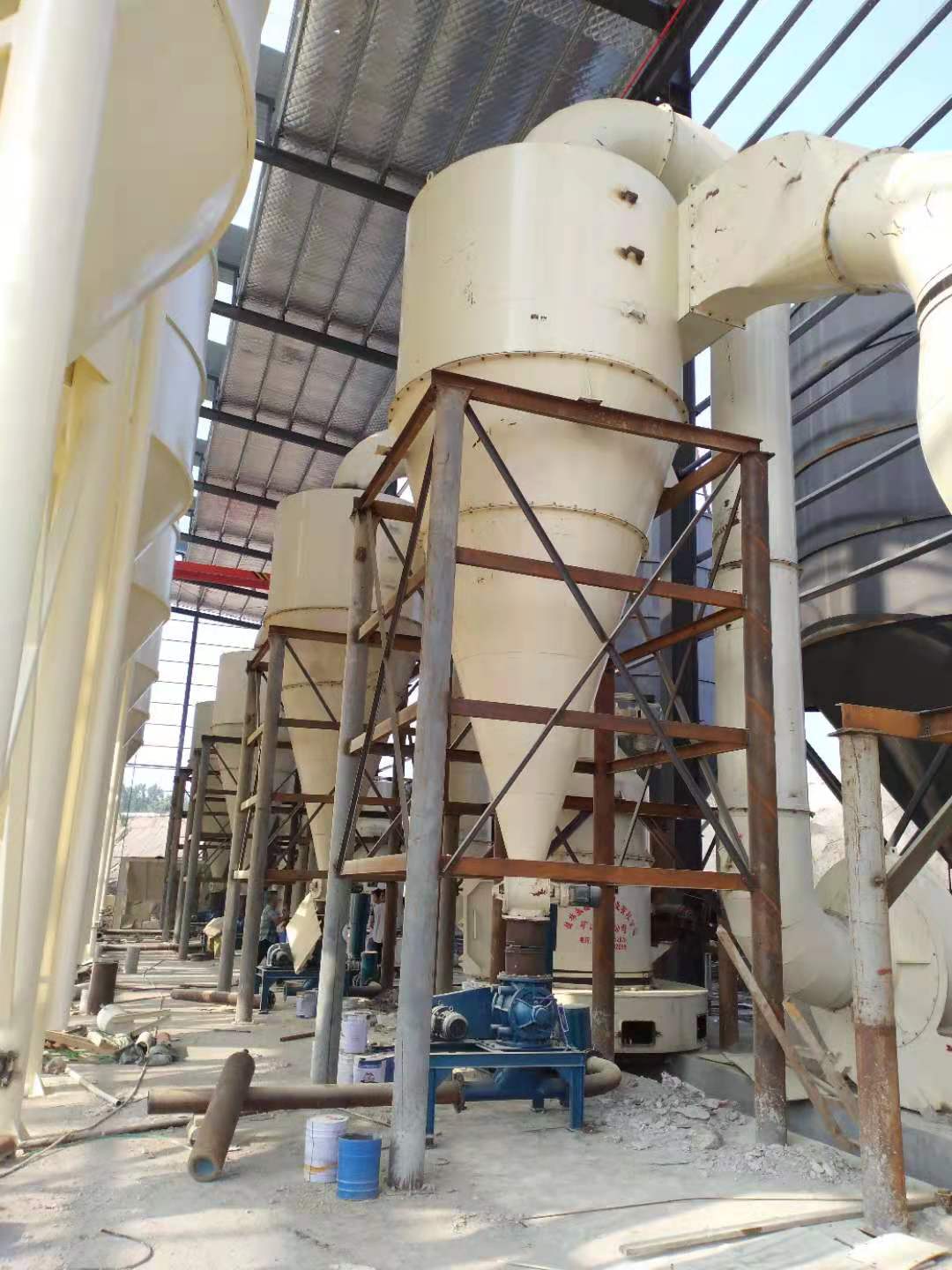 How does bentonite raymond mill maintain optimal production
