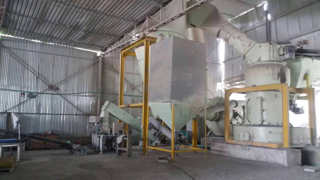 Low Vibration Raymond Roller Mill For Clinker Grinding Case