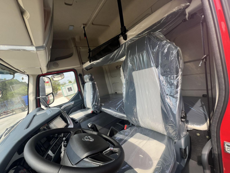 Chenglong dump truck