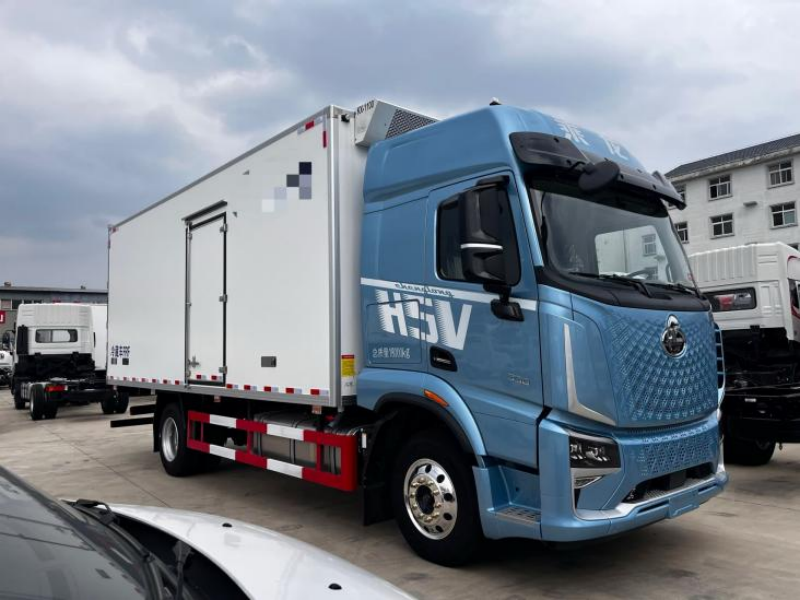 Chenglong Refrigerated truck